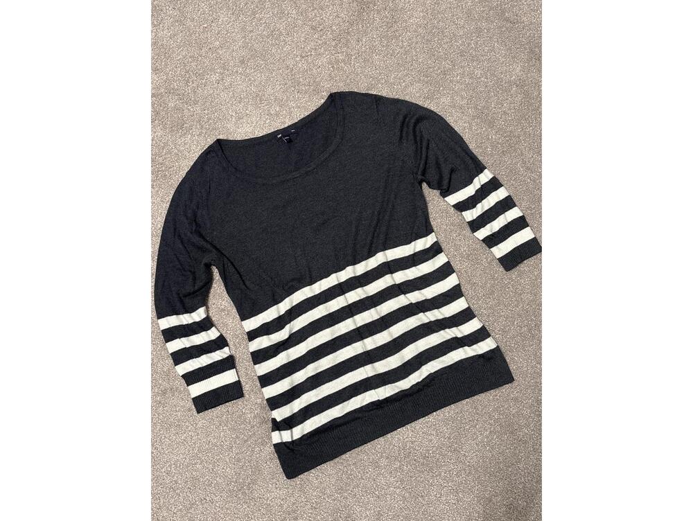 Gap Navy Gray White Striped Sweater